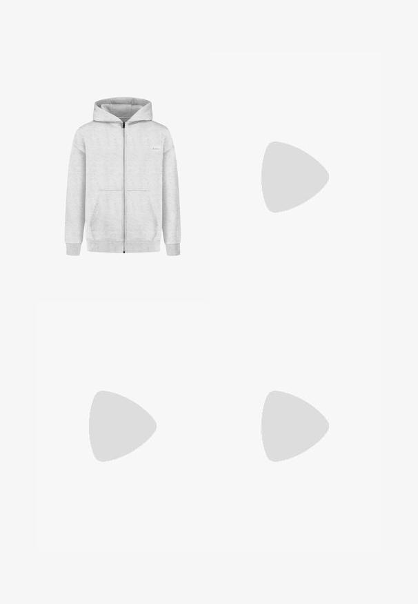 Felpa grigia con zip realizzata in tessuto morbido, con zip frontale, due tasche laterali e polsini e orlo a coste. Piccola etichetta con logo sul petto.; Maglietta bianca in cotone con maniche corte, scollatura rotonda, vestibilità comoda e senza loghi o motivi visibili. Texture liscia e design minimale.; Jeans a vita alta, dal taglio ampio in denim nero sbiadito. Presentano cinque tasche, passanti per cintura e un design dritto e pulito.; Sneaker grigia e bianca con tomaia in suede e pelle, punta arrotondata, lacci piatti e soletta in gomma con un accento color caramello.