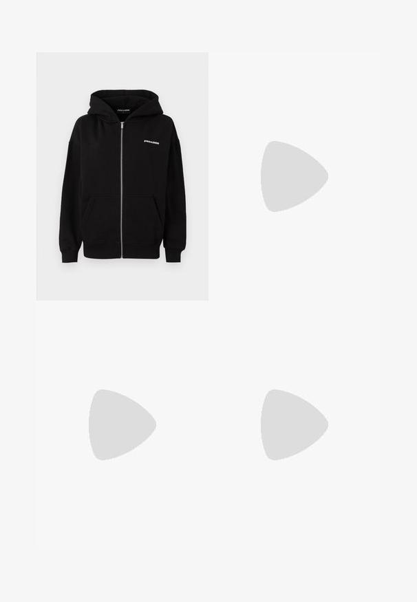 Crna zip-up dukserica od mekog pamuka, sa prednjim kenguruh džepom, kapuljačom s vezicom i malim logotipom na lijevoj strani grudnog koša.; Crna majica kratkih rukava napravljena od rastezljivog materijala, s prilagođenim dizajnom i nabranim detaljima sa strane. Glatka tekstura, klasičan oblik.; Bershka WIDE - Hlače - black; Bershka Sandale s visokom petom - black