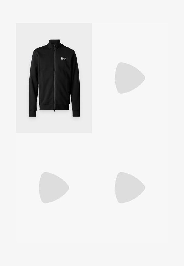 Giacca nera con zip realizzata in tessuto liscio, con colletto alto, polsini aderenti e un piccolo logo bianco sul petto.; T-shirt bianco in cotone con scollatura rotonda e maniche corte, con il logo oro EA7 Emporio Armani stampato sul fronte.; Pantaloni sportivi neri realizzati in tessuto morbido, con vita elastica e un piccolo logo EA7 giallo sulla parte bassa della gamba sinistra.; Sneaker in pelle bianca con una finitura liscia, punta rotonda, lacci piatti e suola testurizzata. Presenta un logo discreto sul tallone.