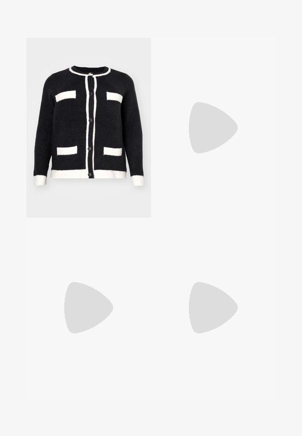 Μαύρο καρδιγκιάν με λευκή κροαπές, που διαθέτει στρογγυλή λαιμόκοψη, κουμπιά μπροστά και δύο ορθογώνιες τσέπες. Μαλακή υφή.; Γκρι, μακρυμάνικο φόρεμα με ψηλό λαιμό, εφαρμοστό κορμό και σκίσιμο στο τελείωμα, διαθέτοντας μια διακριτική ρίγα.; Διαφανές παπούτσι με λεπτό τακούνι και μυτερή μύτη, από διαφανές υλικό, με μεταλλικές ασημί λεπτομέρειες και ρυθμιζόμενο λουράκι στον αστράγαλο.; Τέσσερα ζευγάρια ασημένια σκουλαρίκια: δύο γυαλιστερές, λείες σχέσεις βρόχου, ένα με υφή και ένα καλυμμένο με μικρές διάφανες ρουμπίνες.