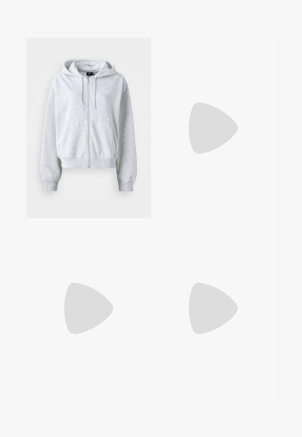 Sweatshirt gris clair avec fermeture éclair sur le devant, capuche et deux poches avant. Présente des poignets et un ourlet côtelés, ainsi qu'un logo subtil sur la poitrine.; T-shirt en coton bleu à manches courtes, avec des bordures marines, arborant le texte "new balance" et des motifs floraux en blanc et jaune sur le devant.; Pantalons noirs à jambe large en tissu tissé doux. Caractéristiques : plis pressés, passants de ceinture et finition soignée et ajustée.; Baskets noires et grises avec un mélange de matériaux en daim et en maille, semelle épaisse, logo proéminent et accent rouge sur la languette.