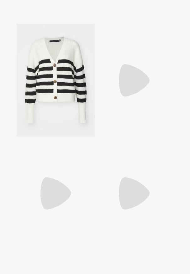 Stribet cardigan i sort og hvid med v-udskæring, tre brune knapper og ribbet struktur. Har lange ærmer og en cropped pasform.; To kjoleløse ribbede turtleneck-toppe i sort og hvid, med en tætsiddende design og glat tekstur, samt cropped længde.; Sorte brede bukser lavet af letvægtsstof, med frontknaplukning og glat front, samt pænt syede kanter.; Sportsko med en overdel i hvid læder, grå ruskind på tåen og tre sorte striber. Har et blåt logo på tungen og en struktureret gummisål.