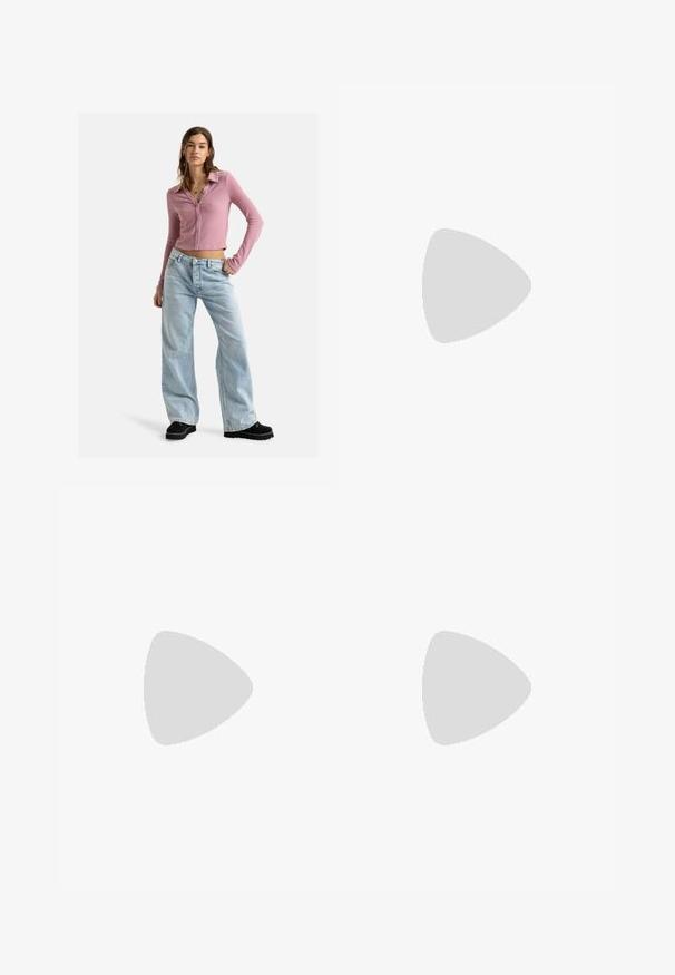 Roxy PETAL BLIZZARD - Kardiganas - mauve orchid; Rudas ilgomis rankovėmis trumpas viršus, pagamintas iš lygios medžiagos, turi apvalų kaklą ir priglundantį dizainą. Jokios matomos raštų ar akcentų.; Kaki šortai su plačių kojų dizainu ir leopardine juostos juosta. Yra priekiniai kišeniai ir mygtuko užsegimas. Lygus, tekstūruotas audinys.; Balti odiniai sportbačiai su juodomis juostelėmis ir pilkais akcentais, suapvalinta nosimi ir guminėmis išorinėmis dalimis. Velcro užsegimas ir raištelių užsegimas.; Balta rankinė su lygiu, blizgiu paviršiumi, išlenkta forma ir viena reguliuojama rankena. Priekyje yra įspaudas su logotipu.