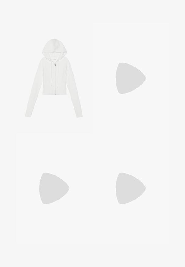 Balta kapuces džaka ar rāvējslēdzēju, garām piedurknēm, ribotu apakšmalu un auklu. Gluda tekstūra un pieguļošs dizains.; Melna kokvilnas t-krekls ar īsām piedurknēm un apaļu kakla izgriezumu, ar baltām svītrām uz pleciem un mazu baltu Adidas logo uz krūtīm.; Melnas plašas sporta bikses ar elastīgu jostasvietu, kurām ir baltas sānu svītras un izšūts logo kreisajā augšstilbā.; Melna ādas sporta apava ar baltām svītrām, gumijas purngala aizsardzību, melnām auklām un krēma krāsas zoli. Gluda tekstūra ar spīdīgu apdari.