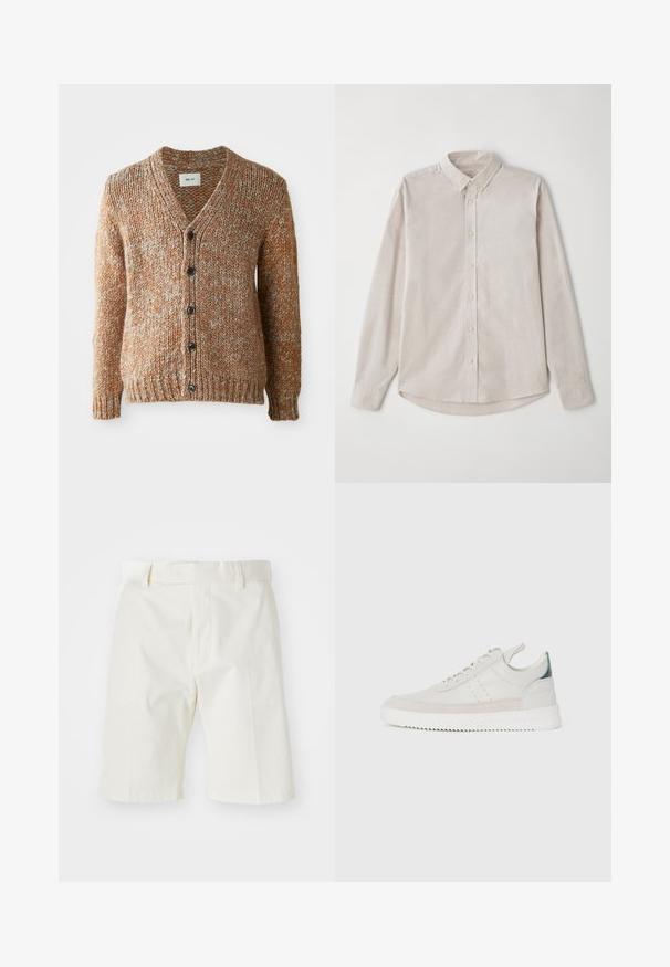 Teksturert, varmtonet cardigan i orange med hvite flekker. V-hals, seks knappelukking, ribbestrikket nederst og på ermene. Laget av strikket materiale.; Lys beige langermet skjorte laget av mykt stoff. Med krage i button-down stil og sentral knappelukking med en buet kant.; Hvite bomullsshorts med rett snitt, med flat front, beltehemper og en jevn tekstur. Ingen synlige mønstre eller detaljer.; Hvite lær sneakers med grå semsket skinndetaljer, snøring, bånd for å dra opp, og en teksturert gummisåle med en sikksakk-mønster.