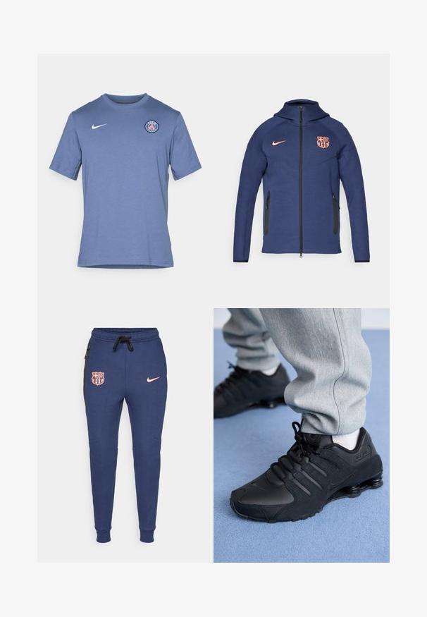 Granatowa kurtka z kapturem, zapinana na zamek błyskawiczny, z dwiema bocznymi kieszeniami na suwak, pomarańczowym logo Nike oraz herbem klubu FC Barcelona z przodu.; Niebieska koszulka z krótkim rękawem wykonana z mieszanki bawełny. Zawiera białe logo Nike oraz okrągłe logo Paryża na lewym piersi. Miękka tekstura.; Granatowe spodnie dresowe z elastycznymi mankietami, z różowym logo i herbem Barcelony, kieszeniami bocznymi oraz czarnymi akcentami po bokach.; Osoba w czarnych sneakersach Nike Shox i szarych dresowych spodniach stoi na jasnoniebieskim dywanie.
