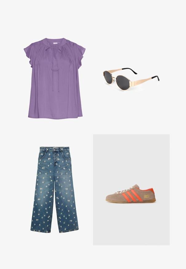 Krémový kardigan s herringbone vzorem a krátkým rukávem, se zlatými knoflíky. Nosený přes pruhovanou košili a béžové kalhoty.; Fialová blůza s krátkými volánkovými rukávy, kulatým výstřihem, zavazováním v přední části a hladkým, splývavým materiálem.; Modré denimové kalhoty širokého střihu s květinovým vyšívaným vzorem, na kterém jsou rozptýlené malé sedmikrásky.; Hnědé semišové tenisky se třemi jasně oranžovými pruhy, šněrováním v přední části a zlatým logem "Gazelle" na boku. Plochá gumová podrážka.; Zlaté oválné sluneční brýle s tmavými skly, které mají elegantní design, tenké nožičky a černý akcent na spánku. Číslo modelu L37.