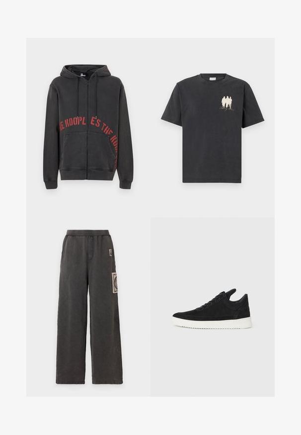 Schwarzer Reißverschluss-Hoodie aus Baumwolle, mit einem roten, kreisförmigen Textdesign auf der Vorderseite und zwei Seitentaschen. Weicher, strukturierten Stoff.; Schwarzes Baumwoll-T-Shirt mit kurzen Ärmeln, das auf der linken Seite eine kleine weiße Grafik von drei Figuren und den Text "Falling Roses" zeigt.; Weite Hosen aus dunkelgrauem Stoff, mit einem dekorativen Aufnäher auf der vorderen Tasche und einem elastischen Bund für mehr Komfort.; Schwarze Wildleder-Sneaker mit einer weißen Gummisohle, die sich durch elegante Nähte und ein schnürbares Design auszeichnen. Glatte Textur mit einer modernen, stromlinienförmigen Form.