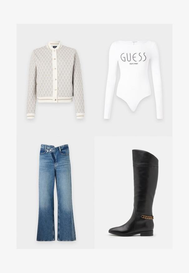 Leichte, gemusterte Bomberjacke in Creme und Beige mit blauen Akzenten. Verfügt über einen gerippten Kragen, Bündchen und eine Knopfverschluss.; Weißer Langarm-Bodysuit mit Rundhalsausschnitt. Auf der Vorderseite mit "GUESS"-Logo und "EST.1981" in Schwarz bedruckt. Glatte Textur.; Helle, blaue Jeans mit weit ausgestellt Bein und hoher Taille, ausgestattet mit zwei Knöpfen und vorderen Taschen. Der Stoff hat eine ausgewaschene Textur mit subtilen Variationen.; Hohe schwarze Lederstiefel mit elegantem Design, spitzer Zehe und einem goldenen Kettenakzent am Knöchel. Tiefer Blockabsatz. Glatte Textur.