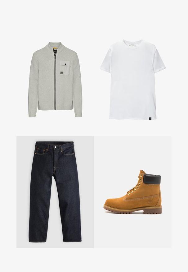 Hellgrauer Reißverschluss-Pullover mit hohem Kragen, strukturiertem Strickstoff und einer Brusttasche mit Druckknopfverschluss und kontrastierenden Akzenten.; Weißes Muskel-fitt T-Shirt aus Baumwolle. Rundhals, kurze Ärmel, glatte Textur. Kleines schwarzes Logo-Tag am Saum. Schlichtes Design.; Dunkelblaue Jeans aus Denim mit geradem Schnitt, fünf Taschen, kontrastierenden orangen Nähten und einem Knopfverschluss. Keine sichtbaren Muster oder Verzierungen.; Beige Wildleder-Ankle-Boot mit schwarzem gepolstertem Kragen, goldenen Metallösen, weißen Nähdetalben und einer robusten Gummisohle mit ausgeprägtem Profil.