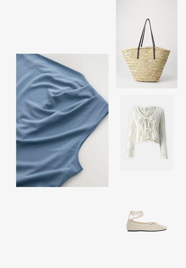 Gehaakte, cropped cardigan in crème. Heeft lange mouwen, een diepe V-hals en een verstelbare striksluiting aan de voorkant. Textuurstof met open weefsel.; Blauwe T-shirt van bovenaf bekeken, gemaakt van zachte stof met een gladde textuur, met gedrapeerde plooien en een ronde halslijn.; Beige geweven ballettans met een spitse neus, platte zool en wikkellieten. De textuur is open gebreid en heeft een zachte binnenvoering.; Gevlochten stro tote bag met een brede, taps toelopende vorm, voorzien van twee zwarte leren handvaten. Natuurlijke beige kleur met een gestructureerd oppervlak.