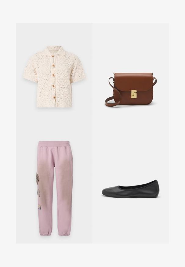 Vanessa Bruno EMARYA - Gilet - ecru; T-shirt blanc à manches courtes en tissu côtelé. Col rond, coupe régulière et détails de couture subtils. Aucune motif ni graphique.; Pantalon de survêtement rose avec une taille élastique, présentant des patches décoratifs en forme de diamant sur le côté gauche et des poignets élastiques aux chevilles.; Ballerines en cuir noir avec un bout rond, texture lisse, détails de couture minimalistes et design de semelle flexible.; Sac à main en cuir marron avec une fermeture à rabat, des accents en métal doré, une bandoulière et une texture lisse. Forme rectangulaire compacte.