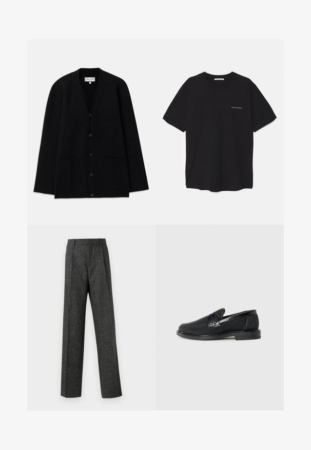 Schwarzer Cardigan aus weichem Material, mit V-Ausschnitt, Knopfverschluss und zwei Fronttaschen. Schlichte, lässige Silhouette.; Schwarzes Baumwoll-T-Shirt mit Rundhalsausschnitt, kurzen Ärmeln und weißem Logodruck auf der linken Brust. Einfaches, einfarbiges Design.; Graue maßgeschneiderte Hose aus strukturiertem Stoff, mit zwei vorderen Falten und geradem Bein. Keine sichtbaren Taschen oder Verzierungen.; Schwarzer geflochtener Slipper mit einem glatten Lederakzent im Obermaterial, einem runden Zehendesign und einer flachen Gummisohle.