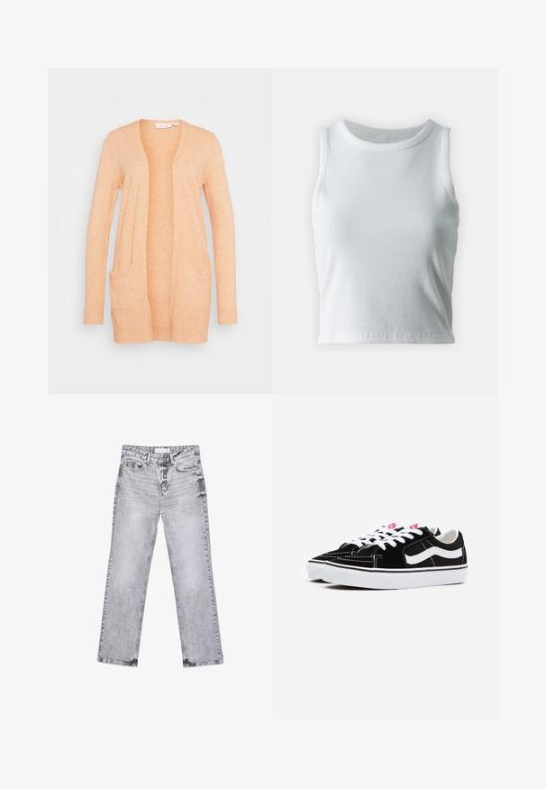 VILA VIRIL OPEN CARDIGAN - Strickjacke - shell coral light melange; Weißes, geripptes Tanktop mit runder Ausschnittform und ärmellosem Design, ausgestattet mit einem geraden Saum und einer glatten, dehnbaren Textur.; Graue Jeans aus Denim mit geradem Bein, mit Used-Effekten, fünf Taschen und kupferfarbenen Nieten. Der Bund verfügt über ein Logoshirt.; Schwarze Wildleder-Sneaker mit weißen Schnürsenkeln, die einen auffälligen weißen Seitenstreifen und eine schwarze Gummisohle aufweisen, mit kontrastierenden Nähdetails.