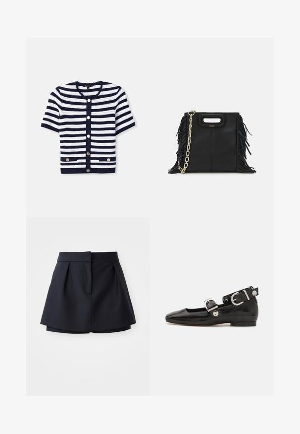 Kötött kardigán, tengerészkék és fehér vízszintes csíkokkal, kerek nyakkivágással, rövid ujjakkal, öt gombos záródással, két elülső zsebbel, fém kiegészítőkkel.; Sötétkék bordázott póló, hegyes gallérral, rövid ujjakkal és két elülső zsebbel, amelyek patentgombokkal záródnak; fehér varrási díszítésekkel kiemelve.; Sötétkék, redőzött sort, magas derékkal, sima anyagból készült. Fitt szabású és rejtett elülső zsebbel rendelkezik.; Fekete lakkbőr lapos cipő négyzet alakú orral, ezüst hardware-rel ellátott bokapánttal és lapos talppal. Simaságával és minimalista dizájnjával kiemelkedő.; Fekete bőr kézitáska, frufrus részletekkel, arany láncos vállpánttal és kivágott fogantyúval. Az elülső részen logó található.