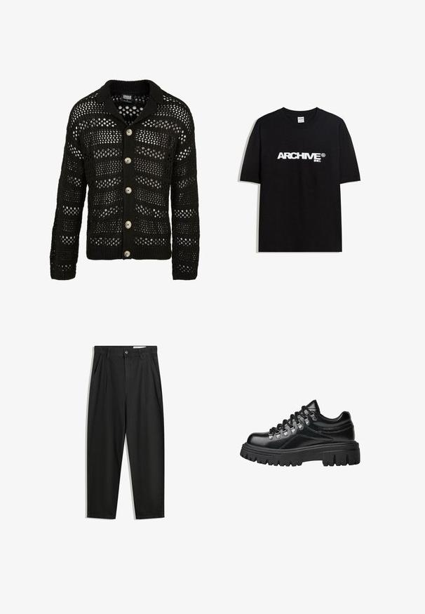 Fekete kardigán kötött, nyitott mintázattal. Gallérral, hosszú ujjakkal rendelkezik, és hat nagy, kerek gomb található az elülső részén.; Fekete pamut póló, fehér "ARCHIVE inc." logóval a mellkasán, rövid ujjakkal és kerek nyakkivágással.; Fekete pamut nadrág laza szabással, klasszikus derékrésszel, elülső hajtásokkal és oldalsó zsebekkel. Simább textúra minta nélkül.; Fekete, vastag talpú bőr túracipő fém fűzőlyukakkal és vastag fekete cipőfűzőkkel, oldalnézet fehér háttérrel.