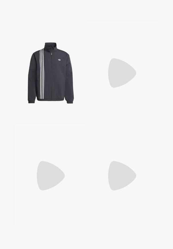 Črna zip-up jakna z visokim ovratnikom, ki ima tri bele vertikalne črte na levi strani in majhen logotip na prsih. Lahka material.; Črna majica iz gladkega materiala s krožnim izrezom, na ramenih pa ima tri zelene črte in majhen zelen logotip na prsih.; Modre jeans hlače s ravnim krojem, petimi žepi in gumbom za zapiranje v pasu. Srednje težka tkanina z gladko teksturo.; adidas Originals GAZELLE - Dvoranske nogometne kopačke - real madrid/bluebird/footwear white/crew yellow
