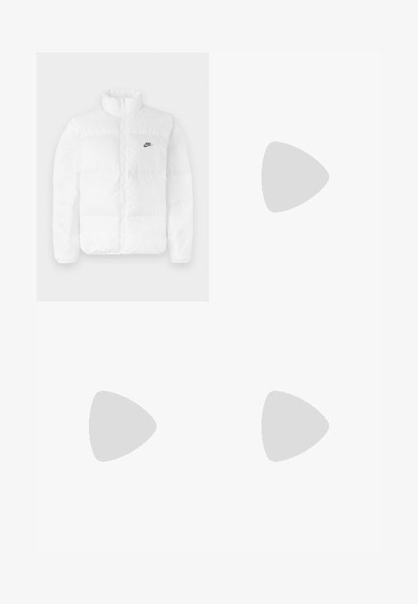 Chaqueta de plumas blanca con un cuello alto, cierre de cremallera y logo negro de Nike en el lado izquierdo del pecho. Textura suave, diseño acolchado y con relleno.; Camiseta de manga corta con rayas horizontales en burdeos y crema, con el logo de "Dickies" bordado en el pecho izquierdo.; Pantalones de pierna ancha color beige claro, hechos de algodón. Cuentan con bolsillos frontales y cierre de botón. Textura suave con sutiles líneas verticales.; Zapatillas blancas de cuero con un swoosh negro de Nike, suela de goma en azul claro y gris, y un diseño clásico de cordones. Pies apoyados en un archivero.