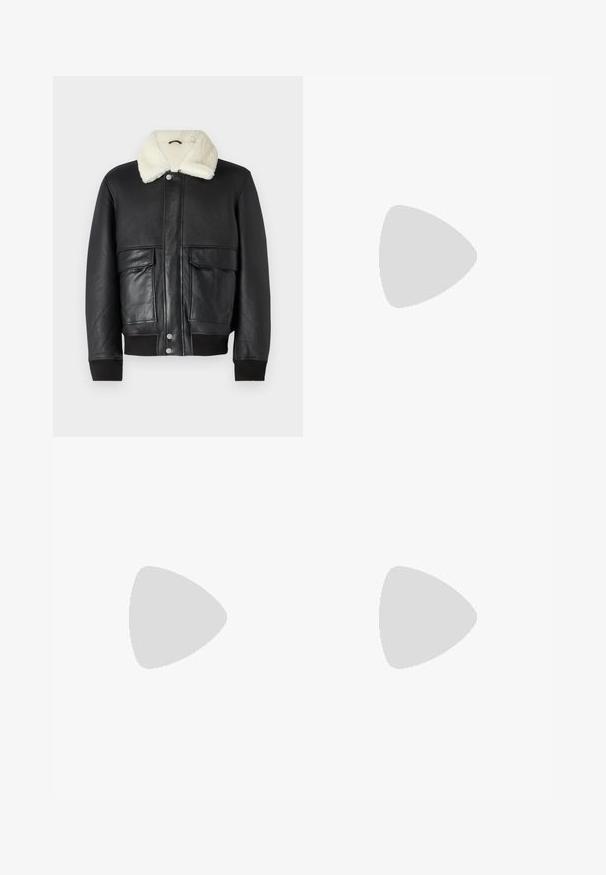 Giubbotto di pelle nera con colletto in shearling color crema, dotato di due tasche frontali e polsini a coste all'orlo e alle maniche.; T-shirt khaki a maniche corte realizzato in morbido tessuto, con scollatura rotonda e vestibilità rilassata. Non sono visibili pattern o grafiche.; Jeans flare in denim azzurro chiaro con vita media, design a cinque tasche e dettagli di cucitura visibili. Texture liscia con lieve sbiadimento.; Mocassino in pelle nera con finitura liscia, caratterizzato da un design cucito e da un accento decorativo in catena metallica sul vamp. Tacco piatto.