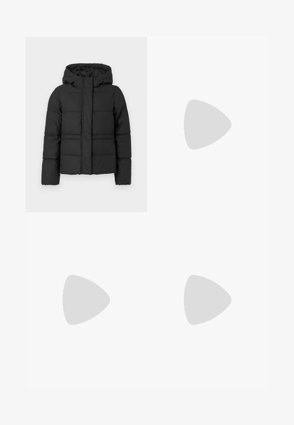 Must mustakate parka, mis on valmistatud tikitud kangast, millel on kapuuts, lukuga sulgemine ja veidi lühem lõige. Sile tekstuur koos polsterdatud osadega.; Musta lühikeste varrukate ja pehme kangaga topp, millel on sügav V-kaelus ja keiserlik vöökoht koos kogutud detailidega. Sile tekstuur, mugav lõige.; Laiad püksid helesbežis värvitoonis, valmistatud siledast kangast. Omavad klassikalist vööd ja siledat fronti puhaste joontega.; Klakav läikiv burgundi värvi pahkluu saabas, millel on paks must konts, sile tekstuur ja lihtne disain. Nähtavad kinnitused või mustrid puuduvad.