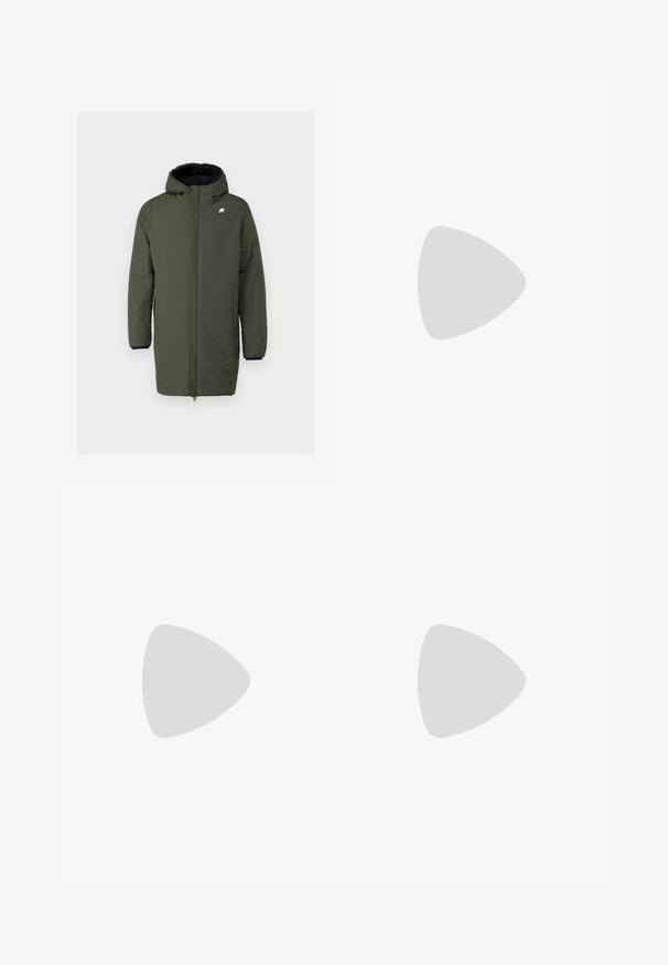 Cappotto isolato verde oliva con cappuccio, dotato di una cerniera anteriore completa, due tasche laterali e polsini elasticizzati per una vestibilità sicura.; Camicia button-up beige chiaro con righe verticali, maniche lunghe, colletto e taschino sul petto. Realizzata in tessuto testurizzato con una finitura morbida.; T-shirt bianco in cotone con maniche corte, scollatura rotonda e una texture liscia. Presenta un design semplice senza motivi o dettagli.; Pantaloni wide-leg in denim nero con vita alta, chiusura con bottone frontale, due tasche laterali e dettagli di cucitura sottili.; Sneaker Lacoste grigie scure in materiale mesh e sintetico, con suola testurizzata e dettagli marroni sul colletto e sul branding.; Occhiali da sole neri rettangolari con lenti scure, montature in plastica liscia e aste larghe. Branding sottile sul lato.