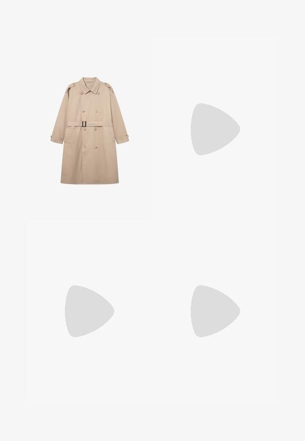 Beige trenchcoat met een dubbele knoopsluiting aan de voorkant, brede kraag, riem in de taille en knoopmanchetten. Glad stof met minimale textuur.; Witte mouwloze top met een ronde halslijn, gemaakt van zachte katoen. Heeft een rechte snit en schone randen, zonder patronen of accenten.; Lichtblauwe denim jeans met een relaxte pasvorm, voorzien van versleten patches in verschillende kleuren en patronen, waaronder oranje en rode accenten.; Lichtbruine leren bootschoen met een dikke, geribbelde zool en veterdetails, zwevend boven een marmeren vloer en een achtergrond van witte verticale jaloezieën.