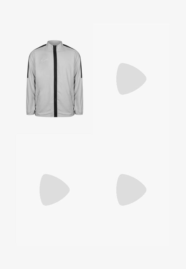 Giacca Nike grigia chiara con zip nera e pannelli laterali. Presenta un alto colletto e polsini elasticizzati; tessuto morbido e leggero.; Maglia da ciclismo a maniche corte con corpo verde menta e maniche viola chiaro. Presenta una zip frontale e un discreto logo sul davanti.; Pantaloni corti neri realizzati in tessuto leggero, con una parte frontale piatta, tasche laterali e una cintura regolabile in vita.; Scarpa da ginnastica bianca con un accento verde, logo nero, tomaia in rete, suola ammortizzata e tacco arrotondato. Presenta lacci e dettagli a contrasto.