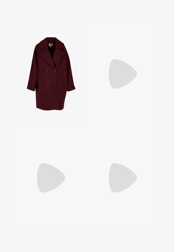 Burgundy wool blend overcoat with a double-breasted front, large notched lapels, and side pockets. Features black buttons and straight sleeves.; Light blue denim shirt with long sleeves, pointed collar, two chest pockets, and contrasting stitching. Features a western-style yoke design.; Light blue wide-leg jeans made of denim, featuring a high waist, button closure, front pockets, and raw hem.; Replay PYPER - Trainers - blue; Dark brown leather handbag with a curved shape, zip closure, and a short handle. Features metal hardware and decorative black buttons on the side.
