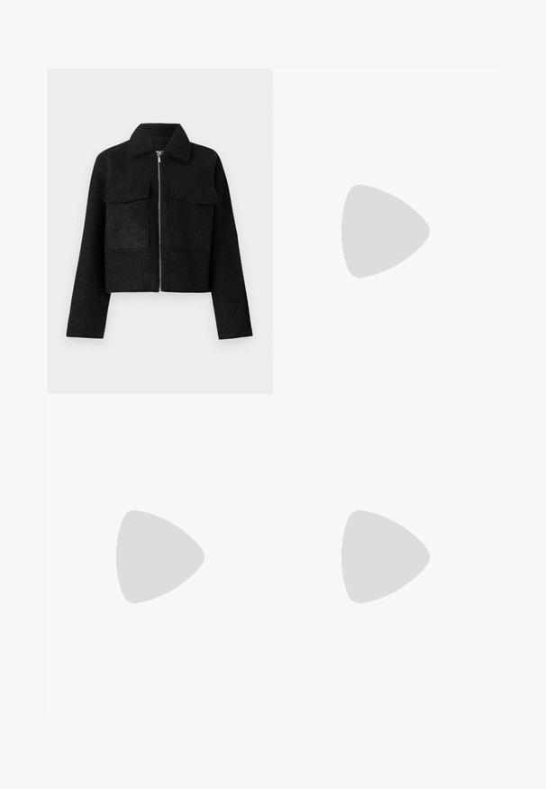 Jachetă neagră scurtă din țesătură texturată, cu închidere cu fermoar, guler și două buzunare frontale. Design simplu, fără modele.; Tricou alb din bumbac, cu mâneci scurte și gât rotund, având un mic inimă roșie brodată în zona stângă a pieptului.; Pantaloni negri, cu picioare largi, dintr-un material de piele ecologică. Prezentază talie înaltă, bucle pentru curea, două buzunare frontale și detalii cusute.; Adidași platformă albi, cu un superior neted asemănător cu pielea, formă rotunjită, guler căptușit și talpă din cauciuc texturată cu borduri bine definite.