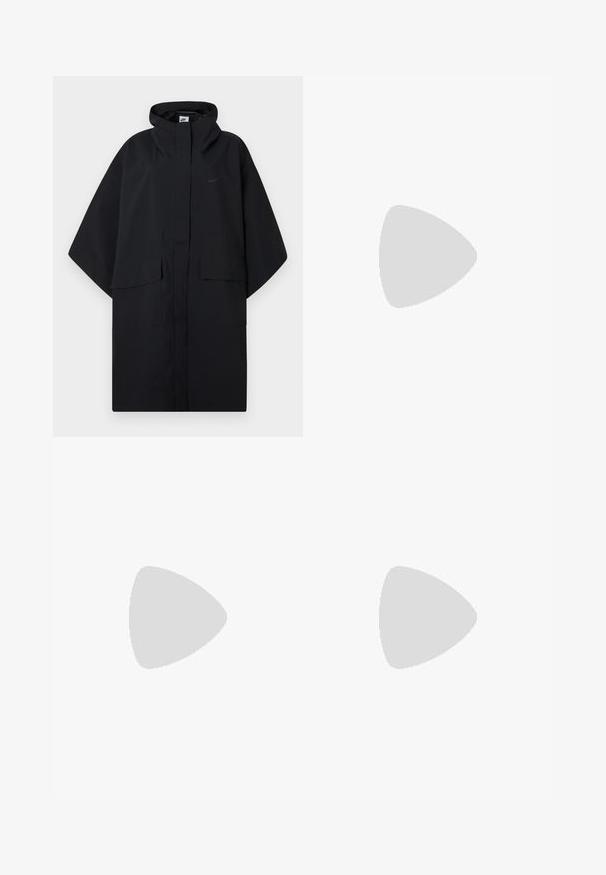 Sort Nike regnponcho med hætte, frontlukning med velcro, to klaplommer og løse, brede ærmer.; Langærmet top med scoop-neck i dyb burgunder, fremstillet af et blødt stof med en glat tekstur og minimale syninger.; Sorte højtaljede bredbenede jeans med detaljering af frontsømmene, knaplukning, bæltestropper og frontlommer på en enkel lys baggrund.; Sorte læder flade sko med spids tå, let hævet hæl og glat overflade. Simpelt design uden synligt hardware eller mønstre.