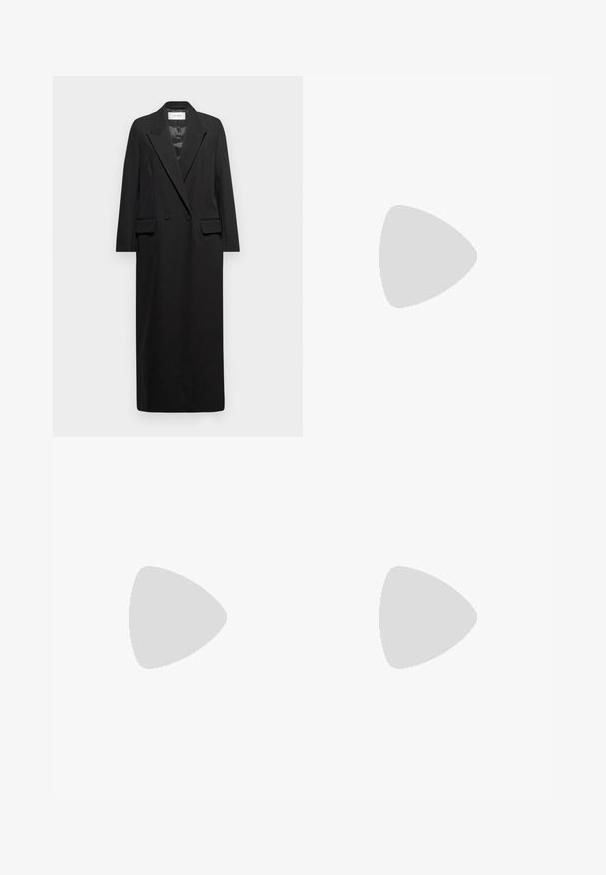 Blazer lungo nero realizzato in tessuto liscio, con colletto a rotondo, chiusura doppiopetto e due tasche anteriori a patta. Design semplice e su misura.; Top lungo a maniche nere a costine con collo alto e polsini svasati. Realizzato in un materiale elasticizzato per una silhouette aderente.; Gonna midi in suede marrone con orlo svasato, caratterizzata da una trama liscia e dettagli di cucitura lungo i lati e sul retro.; Scarpa slingback nera in pelle con punta affusolata, cinturini decorativi con occhielli metallici e tacco basso a blocco. Superficie testurizzata.