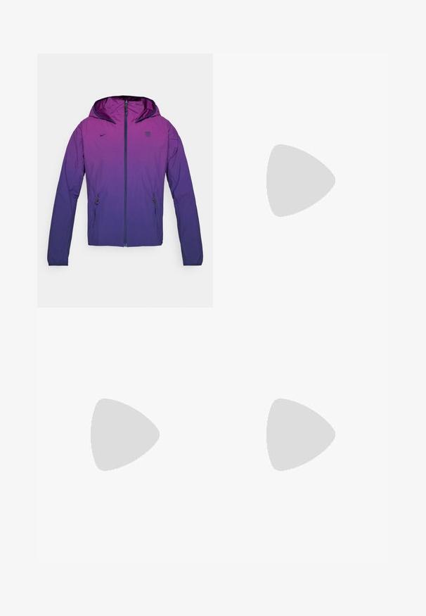 Jachetă ușoară cu gradient violet, cu glugă, având închidere cu fermoar și două buzunare laterale. Materialul pare neted, cu o textură ușor lucioasă.; Top athletic alb fără mâneci, realizat dintr-un material neted, cu un decolteu rotund și un mic logo Nike negru pe piept.; New Balance HARMONY HIGH RISE  - Leggings - earth shadow; Pantofii sport de culoare albastru deschis, cu un efect de degradare, șireturi negre, logo-ul swoosh argintiu, accente violet pal și un superior din plasă texturată.