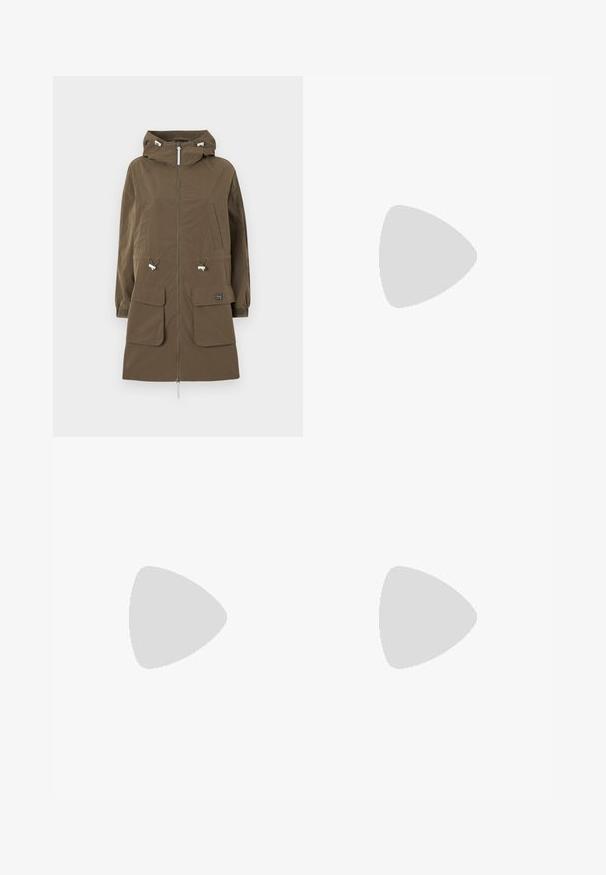 Parka marrone con cappuccio, chiusura con zip, due tasche frontali, cordini regolabili e polsini elasticizzati. Realizzato in un tessuto testurizzato.; Pullover beige lavorato a maglia con scollatura a V, maniche lunghe e orlo e polsini a coste. Il tessuto ha una texture liscia.; Jeans in denim blu chiaro con gamba dritta, chiusura con bottone e zip, passanti per cintura e cuciture standard su sfondo bianco.; Pantofole da balletto nere in pelle con punta arrotondata, texture liscia, dettagli di cucitura minimi e design con suola flessibile.