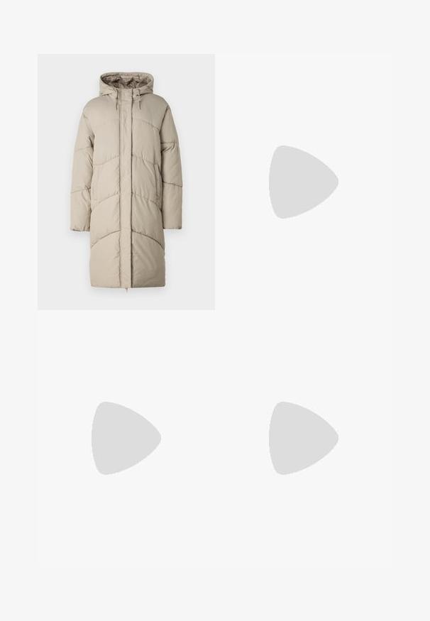 Beige gewatteerde parka met een capuchon, voorzien van horizontale stiksels en zijzakken. De stof heeft een gladde, zachte textuur.; Zwarte trui met witte stippen, ronde halslijn en lange mouwen. Gemaakt van zachte stof met geribde manchetten en onderkant.; Lichtgrijze sweatpants met een ontspannen pasvorm, elastische tailleband, trekkoord en zijzakken; gemaakt van zachte, gestructureerde stof.; Lichtgrijze sneaker van suede en mesh, met drie witte strepen, ronde neus en een gumrubberen zool. Gouden logo-accent bij de veters.; Cat-eye zonnebril met een zwart en oranje schildpadframe, bruine lenzen en slanke, puntige uiteinden. Bevat een minimalistisch logo op de poot.; Zwarte stoffen tas met een enkele, brede schouderriem. Zachte, semi-gestructureerde vorm en gladde textuur; minimalistisch ontwerp, zonder zichtbare hardware.; Zilveren creolen met een gedraaide ontwerp, voorzien van een gepolijste afwerking en een post-back sluiting. Meet ongeveer 3 cm in diameter.