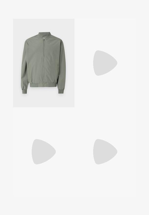Giacca bomber verde chiaro realizzata in tessuto liscio e leggero. Dotata di zip frontale, colletto a coste, polsini e orlo, con tasche laterali.; Due magliette a girocollo in nero e verde oliva, realizzate in morbido cotone. Il design è semplice, con maniche corte e un taglio dritto.; Pantaloni neri leggeri con vestibilità rilassata. Presentano un elastico in vita con cordino regolabile e tasche laterali. Texture liscia.; Sneaker in pelle bianca con una suola spessa color crema, accento sul tallone blu navy e logo laterale. Texture liscia, design minimalista, con chiusura a lacci.