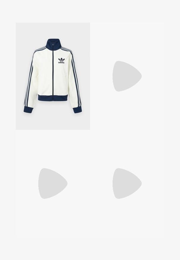 Chaqueta deportiva blanca con cuello y puños azul marino, presenta tres franjas azules a lo largo de cada brazo y una textura en relieve en las mangas.; Camiseta deportiva azul marino con cuello en V, mangas cortas y un logo blanco en el pecho. Presenta acentos triangulares a lo largo del cuello.; Pantalones deportivos blancos de corte holgado, con franjas laterales negras, cinturilla elástica y recortes de malla para ventilación.; Zapatilla blanca de malla con rayas negras, puntera y detalle en el talón de ante beige, suela de goma texturizada y cordones blancos. Diseño clásico de corte bajo.