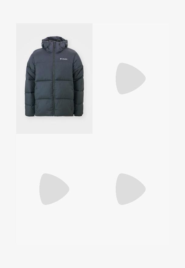 Svart dunjakke med hette, med glidelås foran, quiltet design og elastiske mansjetter. Logo på venstre bryst. Myk, isolert stoff.; Hvit bomull t-skjorte med et fargerikt, illustrert grafikk av planter og frukter. Teksten under lyder "CREAM OF THE CROP CARHARTT WIP 1989."; Svart brede bukser laget av bomullsmateriale, med knappelukking og rett snitt med minimal synlig søm.; Sølv idrettssko med en glatt, blank overflate, hvit logo på siden, teksturerte grå snører, og såle av gummigummi.