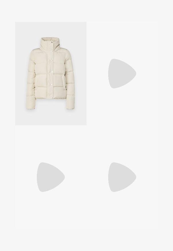 Puffer jacket in cream color, featuring a high collar, snap buttons, and two front pockets. Made of soft, quilted material. Lightweight design.; Short white t-shirt made of cotton with short sleeves, a round neckline, and a straight hem, featuring a smooth texture and minimal design.; Cream-colored ribbed pants with a fitted waist and straight legs, made from a soft, textured fabric. No visible patterns or accents.; Silver slingback high heel shoe with a pointed toe, metallic finish, two decorative straps, and a slender heel with a black tip.