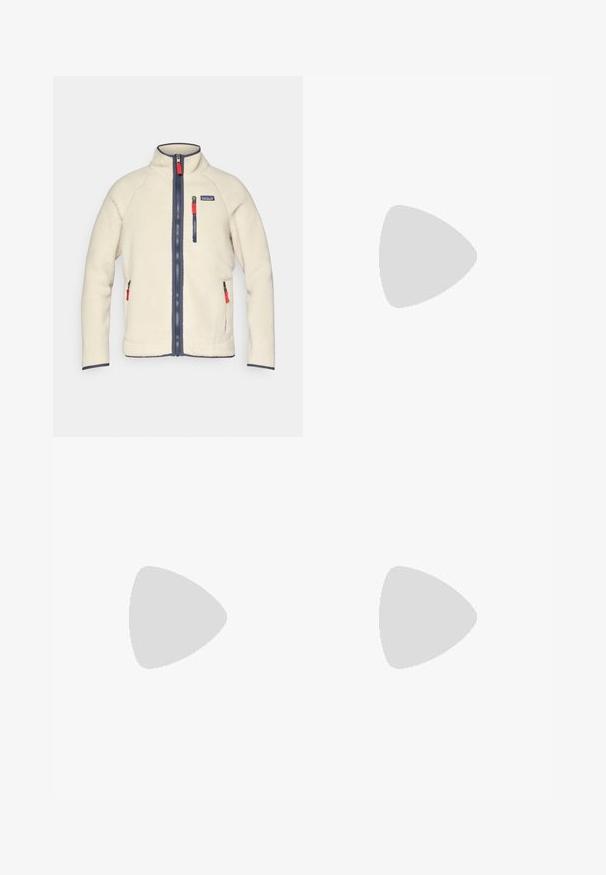 Krém színű polárdzseki magas gallérral, sötétkék cipzárakkal és kontrasztos piros cipzárhúzók. Oldalsó és mellzsebekkel rendelkezik. Texturált felület.; Szürke, rövid ujjú póló, puha, textúrált anyagból, bal mellkason egy kicsi kék Patagonia logóval. Nincsenek egyéb minták.; Sötétszürke nadrág tartós anyagból, zipzáros zsebbel, egyenes szabású és övhurkokkal az állítható illeszkedéshez.; HOKA ANACAPA 2 LOW GTX - Túracipők - deep umber/stardust