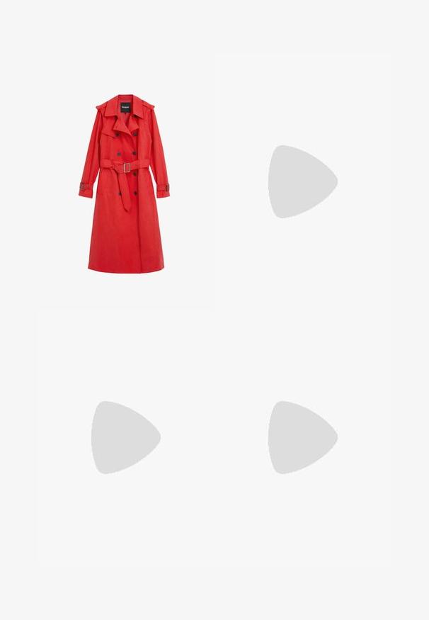 Imperméable rouge en matériau lisse, avec une taille ceinturée, des boutons à double boutonnage et des épaulettes. Comprend des manches longues et des poches latérales.; Even&Odd T-shirt à manches longues - pink; Jupe en tricot rouge avec un design ajusté, présentant une fente sur le côté et un ourlet qui se situe juste au-dessus de mi-cuisse. Texture lisse, construction simple.; Chaussures en suède beige à lacets avec un bout arrondi, une surface texturée et une semelle en caoutchouc blanche épaisse présentant un motif de semelle.; Sac à main en cuir beige au design structuré, avec une boucle en or et une bandoulière ajustable, présenté sur un fond clair.