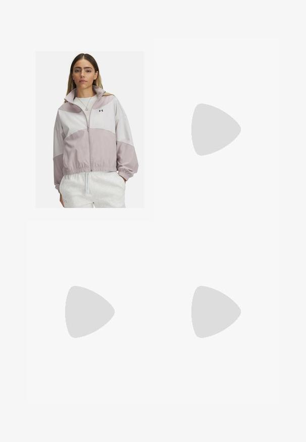 Lengvas zip-up striukė levandų ir baltos spalvų blokais, su aukštu apykakle ir elastiniais rankogaliais rankovėse bei apačioje.; Juodas ilgomis rankovėmis sportinis marškinėlis, pagamintas iš lygaus audinio. Turi apvalų iškirpimą ir ant apykaklės spaudintą Under Armour logotipą.; Tamsiai žalsvos leggingai su metaliniu blizgesiu. Aukšto liemens dizainas, glotni tekstūra ir figūrą pabrėžiantis siluetas. Nėra matomų siūlių ar raštų.; Lengvas bėgimo batelis su pilkai balta tinklelio viršutine dalimi, išryškintu 'N' logotipu ir geltona vidurio dalimi su kampuotais akcentais. Juodas padas.