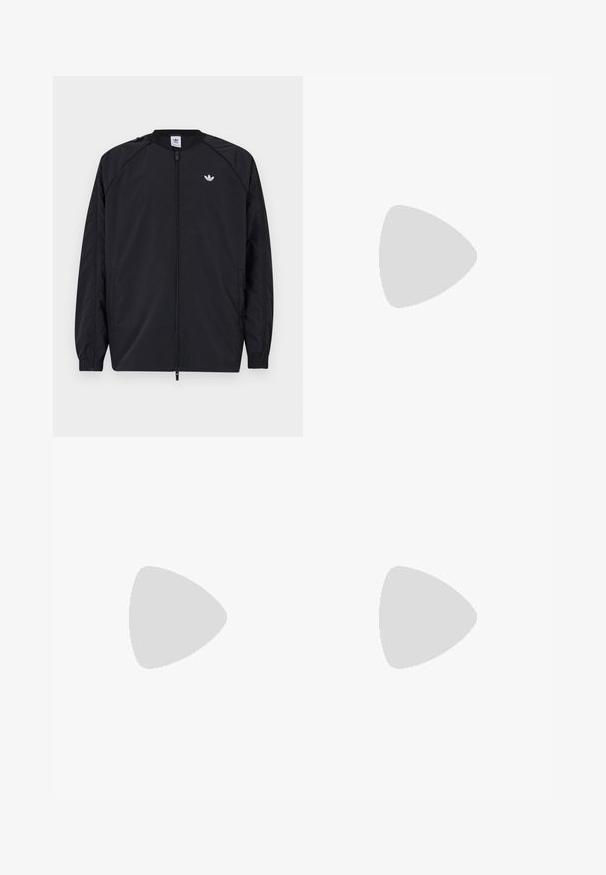 Zwarte lichtgewicht jas met een ritssluiting aan de voorkant, elastische manchetten en een klein wit logo op de linkerborst. Heeft een eenvoudig, strak ontwerp.; Zwarte t-shirt met korte mouwen, voorzien van een witte drievoudige streep op de schouders en een klein wit logo op de borst. Glad textiel.; Zwarte waterdichte broek met een recht model, elastische tailleband en een gladde, lichte textuur. Geen zichtbare zakken of accenten.; Zwart-witte sportieve schoenen met een bovenwerk van suede en synthetisch materiaal, voorzien van drie duidelijke witte strepen, rubberen zool en gouden "Predator" tekst.