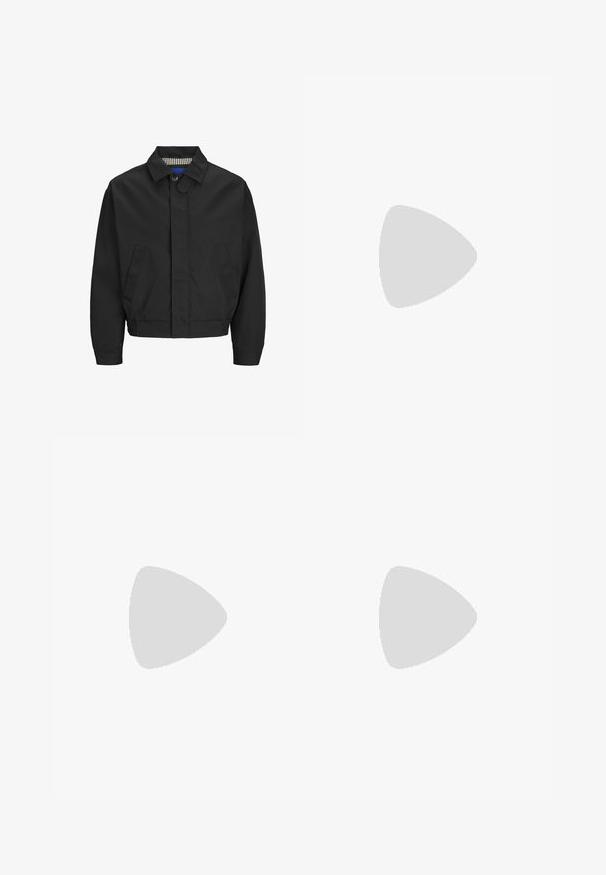Chaqueta corta negra con un cuello clásico, dos bolsillos frontales y un bajo elástico. Textura suave con cierre de botón.; Sudadera gris con cuello redondo, puños y dobladillo acanalados, con la palabra "GAP" en letra negra grande en la parte frontal. Textura de tela suave.; Pantalones cargo negros hechos de tela resistente, que cuentan con múltiples bolsillos, un cierre de botón y un diseño de corte slim con piernas ajustadas.; Zapatillas deportivas negras con una parte superior texturizada, detalles de malla, suela redondeada con amortiguación visible y cordones negros.