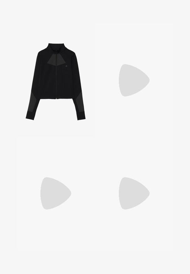 Sort lynlåsjakke med høj krave, mesh trekantet design på brystet og teksturering på ærmerne.; Sorte atletiske cropped top med korte ærmer, har en rund hals, teksturerede paneldetaljer og en tætsiddende design for et strømlinet look.; Beige atletiske shorts med et svajende ruffle-design, der har et tekstureret inderlag med perforeringer. Strækbar talje for komfort.; Nike løbesko med en sort og sølv farveskema, mesh-overdel, tekstureret sål og snøresystem for sikker pasform.