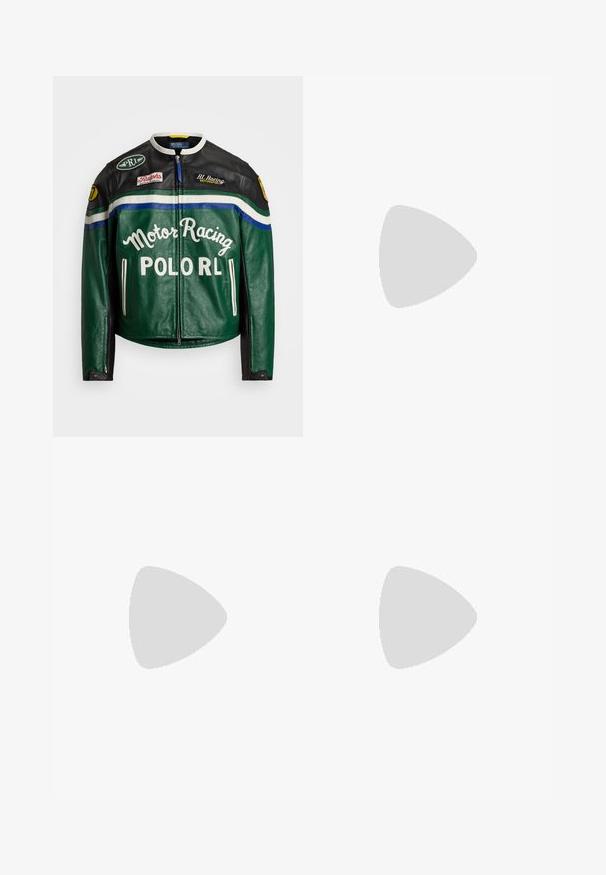 Polo Ralph Lauren MOTO JACKET - Lederjacke - tennis green; Grüne Sweatshirt mit rundem Ausschnitt, versehen mit gelb gesticktem Text "Ralph’s Garage" und Karostickdetails. Aus Baumwollmischung.; Schwarze Badehose aus leichtem Stoff, mit einem Kordelzug an der Taille und verstellbaren Toggle-Details an den Säumen.; Schwarze Ledersneaker mit perforierten Details, runder Zehenpartie, flacher Gummisohle und einem weißen Logoakzent an der Seite. Klassisches Schnürdesign.