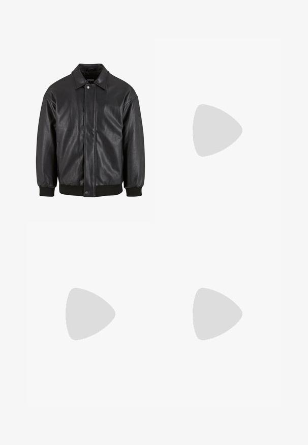 Černá kožená bunda s límcem, předním zapínáním na cvoky a žebrovanými manžetami. Hladký povrch s lehce volným střihem.; Sada osmi černých bavlněných triček s krátkým rukávem a kulatým výstřihem, s jednoduchým designem a jemnou texturou.; Námornické modré bavlněné kalhoty s rovnými nohavicemi, zapínání na knoflík a bez viditelných vzorů. Hladký povrch a standardní pas.; Černé lakované kožené loafers s kulatou špičkou, zdobnou páskou a silnou černou gumovou podrážkou. Hladký lesklý povrch s minimem švů.; Stříbrné kovové hodinky s broušeným modrým ciferníkem, bílými hodinovými indexy a zobrazením data. Mají spojený kovový pásek a logo značky.