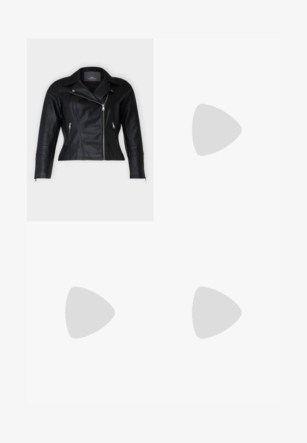 Svart läderbikerjacka med en figursydd passform, notched slag, två framfickor med dragkedja och texturerade axelpartier.; Svart topp med hög spetskrage och korta spetsärmar, med en nyckelhålsdetalj vid halsen och en mjuk tygkropp.; Ljust blå denimculotter med hög midja, vida ben och femficksdesign med kontrasterande sömmar och knappstängning.; Ljusblå mockaskor med vita läderränder, en brun strukturerad sula och detaljer i guld. Lågdesign med rund tå.