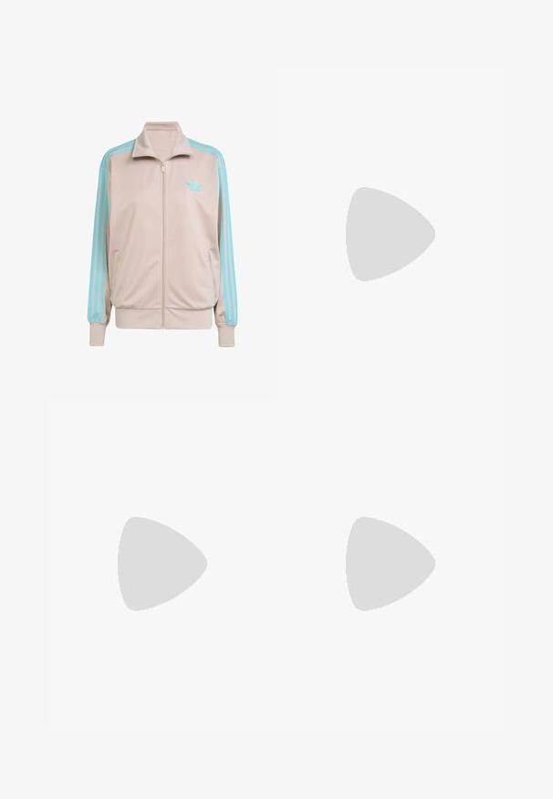 Lichtbeige ritsjack met turquoise strepen langs de mouwen, ribbelboorden en kraag; heeft een geborduurd logo op de linkerkant van de borst.; Camo crop top met groene, bruine en roze patronen. Gemaakt van zachte stof met dunne verstelbare bandjes en een zwarte rand.; Bruine sportieve broek met een elastische tailleband, twee zijzakken en een klein logo aan de linkerzijde, gemaakt van een zachte stof.; Witte sneakers met groene strepen, met rubberen zolen van gum, gecombineerd met olijfgroene, tapering broek met enkelsluiting.