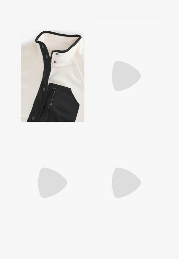 Vilkšrinė striukė su kremine spalva, juodais spaudžiamais mygtukais ir užtrauktuku uždaru krūtinės kišeniu. Kontrastinga medžiaga sukuria tekstūrinį efektą.; Juodas be rankovių sportinis viršus, pagamintas iš lygios medžiagos. Turi apvalų iškirpimą, šoninius plyšius ir baltą logotipą krūtinėje.; Juodos sportinės tamprės su aukštu liemeniu, turinčios lygią tekstūrą ir mažą baltą "New Balance" logotipą ant šlaunies.; Koraliniai bėgimo batai su tinkliniu paviršiumi, ryškiu juodu logotipu, paminkštintu liežuvėliu ir tekstūruotu baltu viduriu. Yra lanksčios guminės padangos.