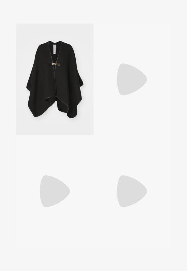 Anna Field Mantella - black; Top halter rigato in strisce crema e nere. Presenta un design aderente con scollatura alta e senza maniche. Tessuto testurizzato.; Gonna di cotone blu navy con una forma svasata, caratterizzata da pieghe, orlo sfilacciato e cintura con passanti per la cintura.; Converse CHUCK TAYLOR ALL STAR LIFT - Sneakers alte - black/white